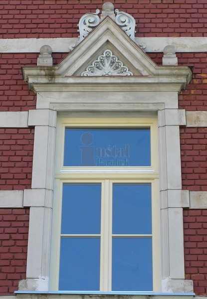 detail okna Obchodná akadémia v Banskej Bystrici