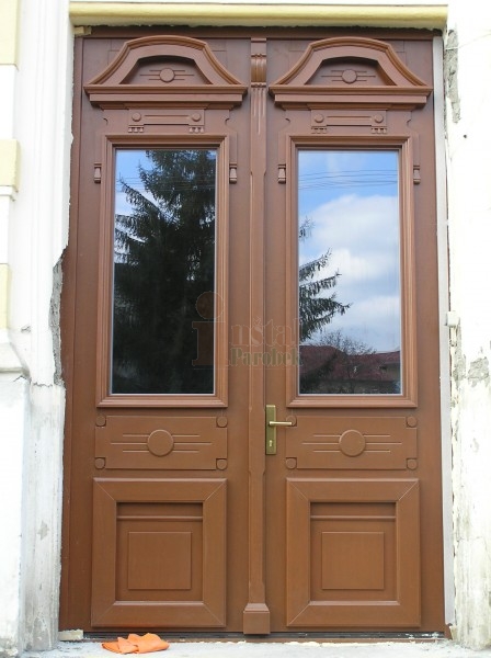 Replika pôvodných dverí ŠZŠ v Rimavskej Sobote